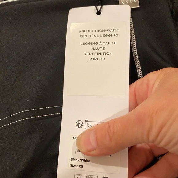 ALO Yoga black/white leggings
Size XS - Picture 4 of 4